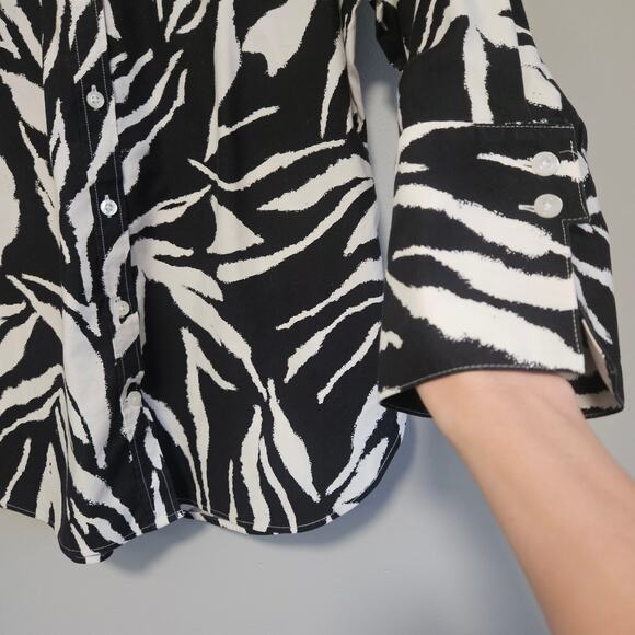 Chico's Button Down Top Size 6 Black White Zebra Minimalist Professional Stretch - Picture 2 of 9